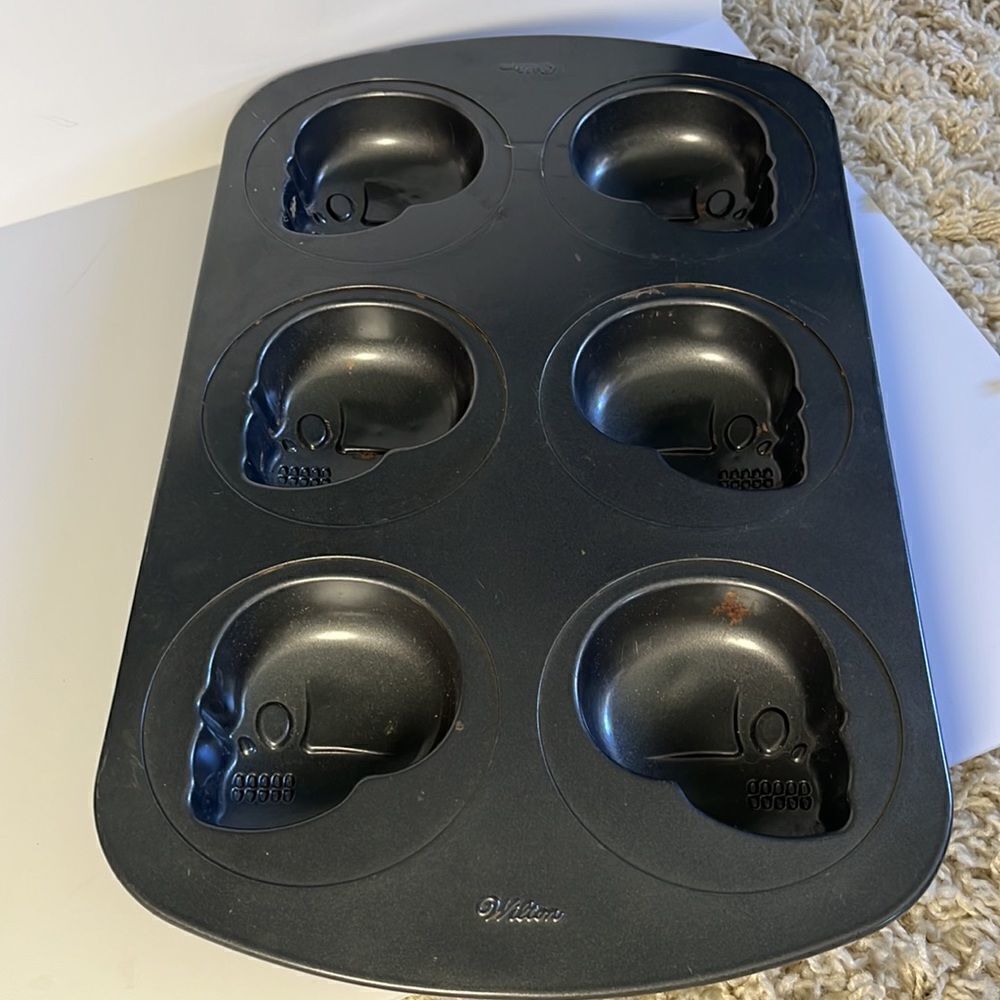 Wilton skeleton baking pan EUC - Picture 5 of 7